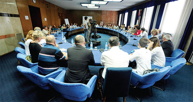 Блокада Просветног савета?